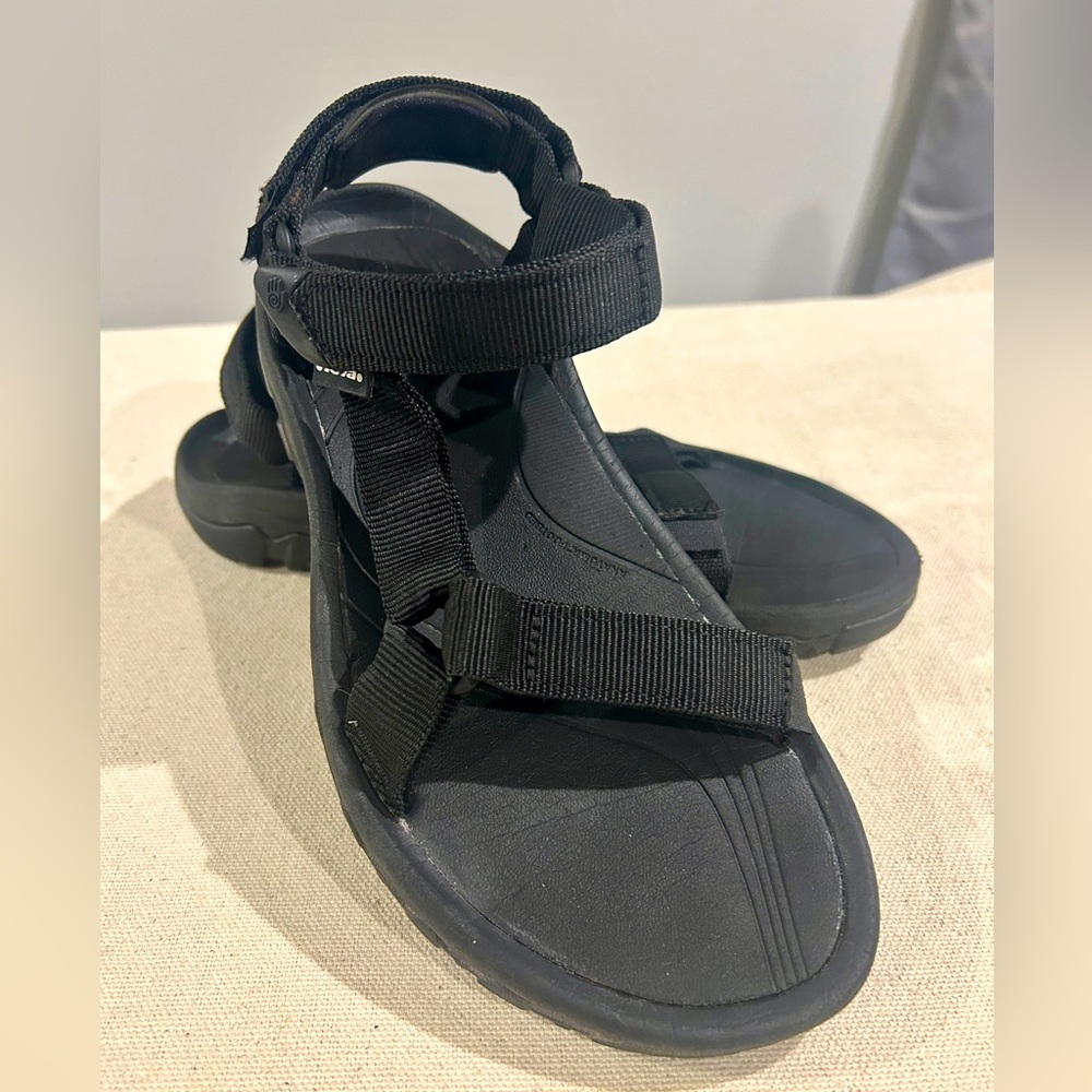 Teva sandals black size 9